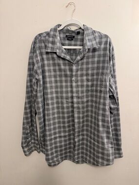 Van Heusen Gray Plaid Button-Down Shirt